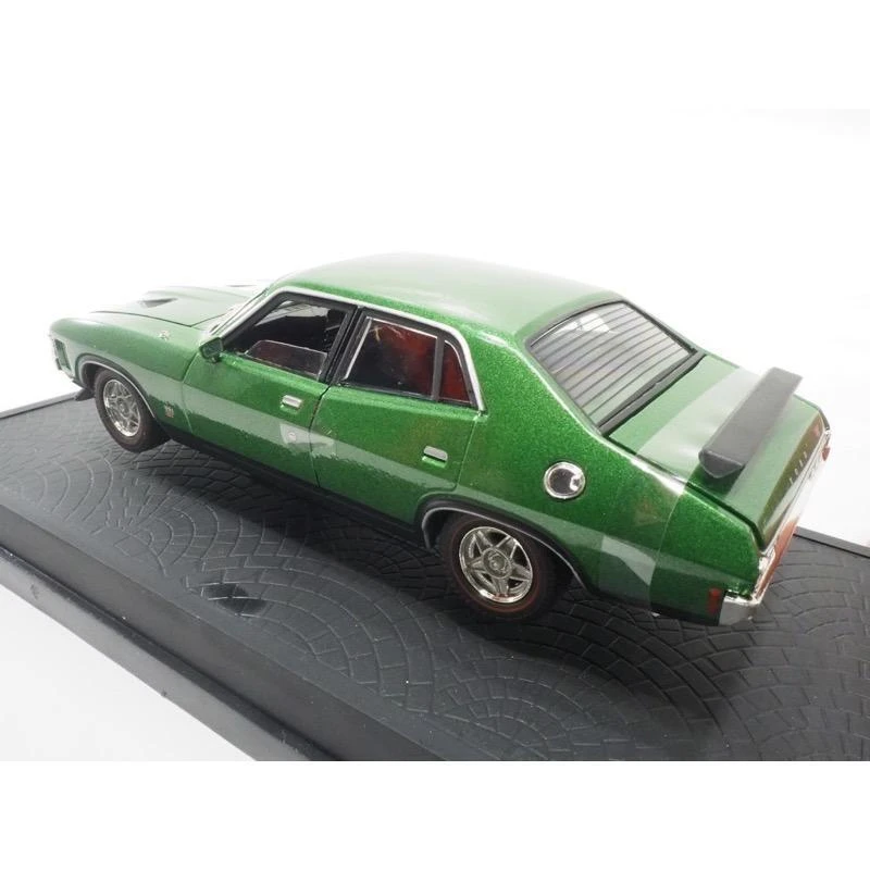 Oz Legends Ford Falcon XA RPO 83 Sedan 1:32 Scale Diecast Model Calypso Green - Image 3