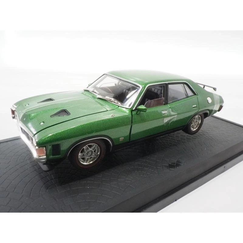 Oz Legends Ford Falcon XA RPO 83 Sedan 1:32 Scale Diecast Model Calypso Green - Image 4