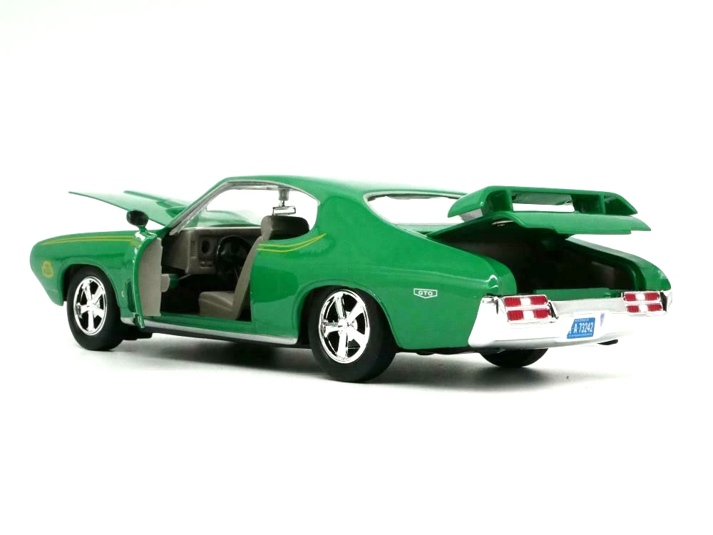 Motormax Timeless Classics - 1:24 1969 Pontiac GTO Judge (American Classics) #73245 - Image 4